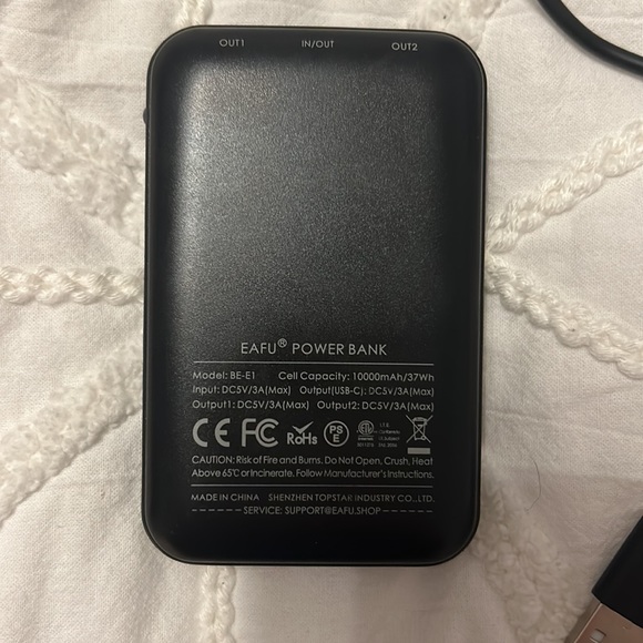 Car phone mount, iPhone 14 case & power bank - Picture 4 of 4